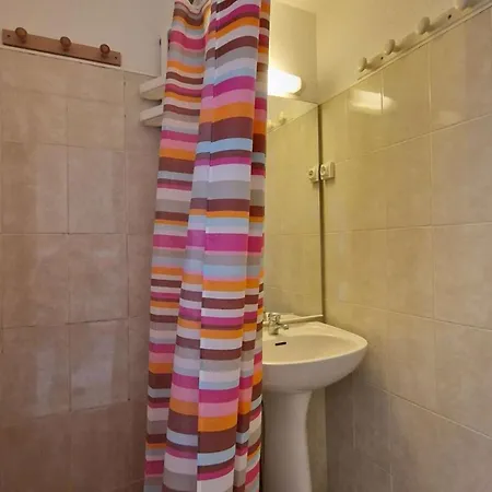 Avec Piscine, Terrasse Et Parking, Proche Commodités - Fr-1-387-206 *